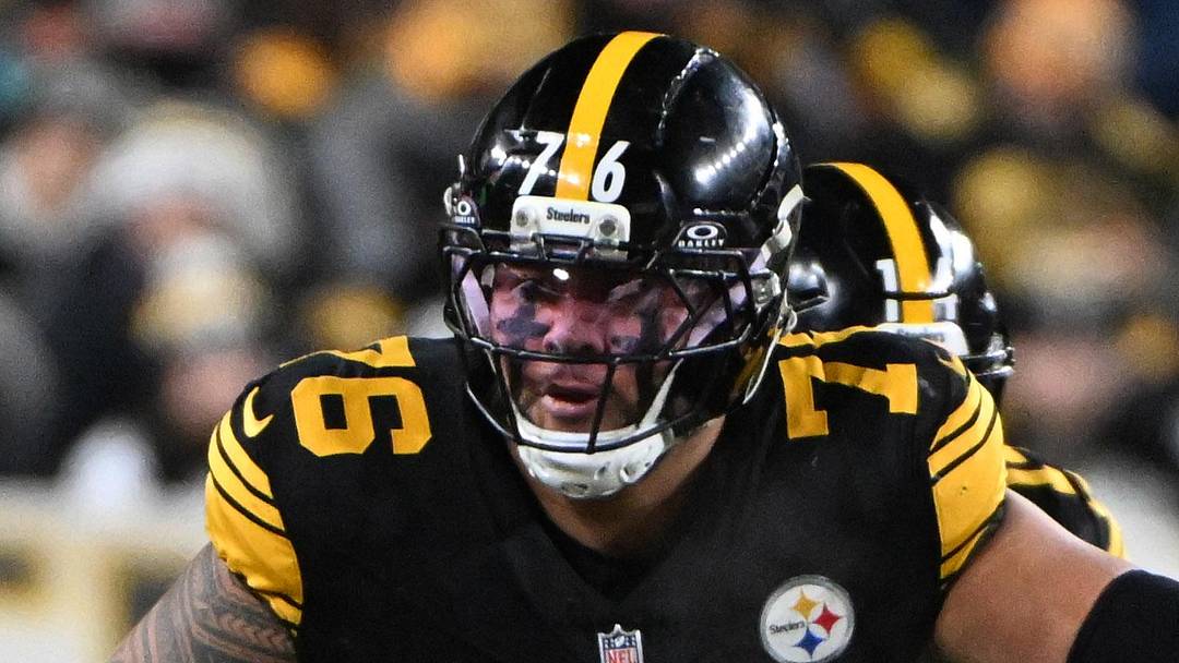Pittsburgh Steelers offensive tackle Troy Fautanu Pittsburgh Steelers offensive tackle Troy Fautanu