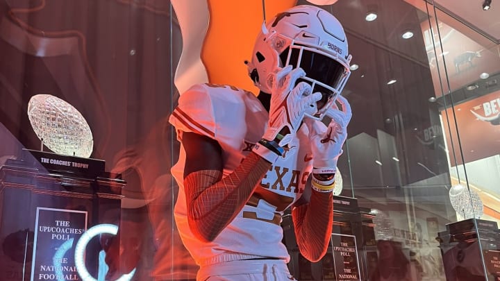 Sachse (Texas) 5-star wide receiver Kaliq Lockett on a visit to University of Texas.