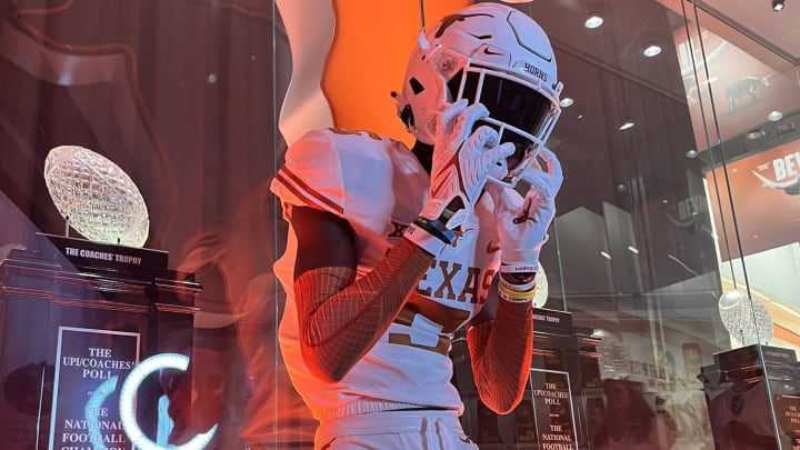 Sachse (Texas) 5-star wide receiver Kaliq Lockett on a visit to University of Texas.