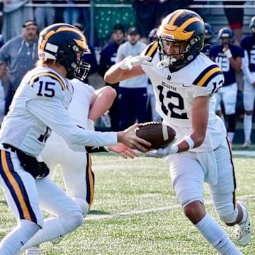 Bryce Smith and Bellevue will travel to face Lake Stevens on Friday in a showdown between two of the top Washington high school football teams.