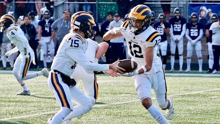 Bryce Smith and Bellevue will travel to face Lake Stevens on Friday in a showdown between two of the top Washington high school football teams.