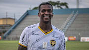 Com passagem por clubes como Manchester City, Corinthians e Internacional, o atacante Jô assinou com clube mineiro