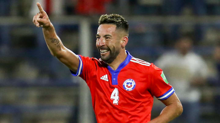 Jogador tem 33 anos | FBL-WC-2022-SAMERICA-QUALIFIERS-CHI-PAR Jogador tem 33 anos | FBL-WC-2022-SAMERICA-QUALIFIERS-CHI-PAR