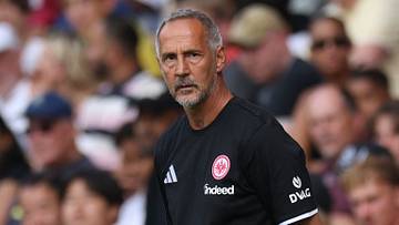 Adi Hütter hofft auf weitere Verstärkungen für die Innenverteidigung Adi Hütter hofft auf weitere Verstärkungen für die Innenverteidigung