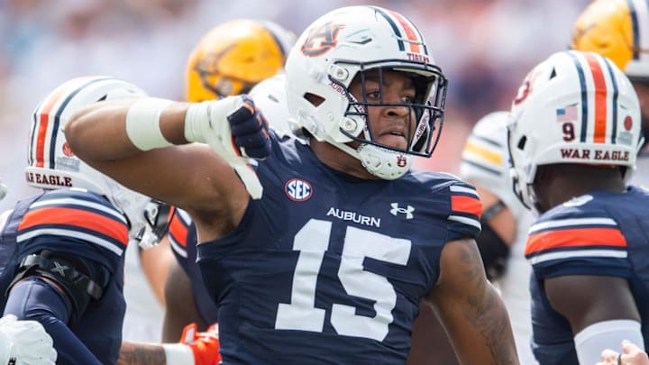 Auburn Tigers defensive lineman Keldric Faulk (15)