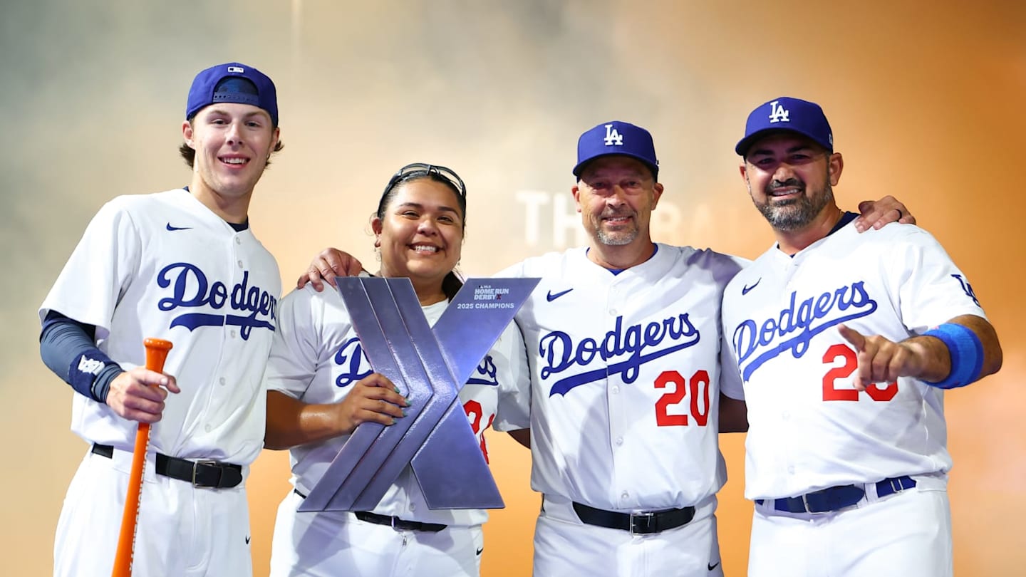 Multiple Celebrities Perform First Pitch at Nippon-Ham, Orix Games in Japan