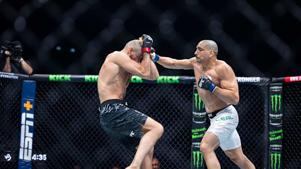 Carlos Leal fights Rinat Fakhretdinov at UFC 308.