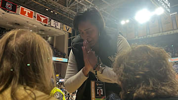 Lee tried, but the Vanderbilt students stormed the court after the Commodores pulled off the upset