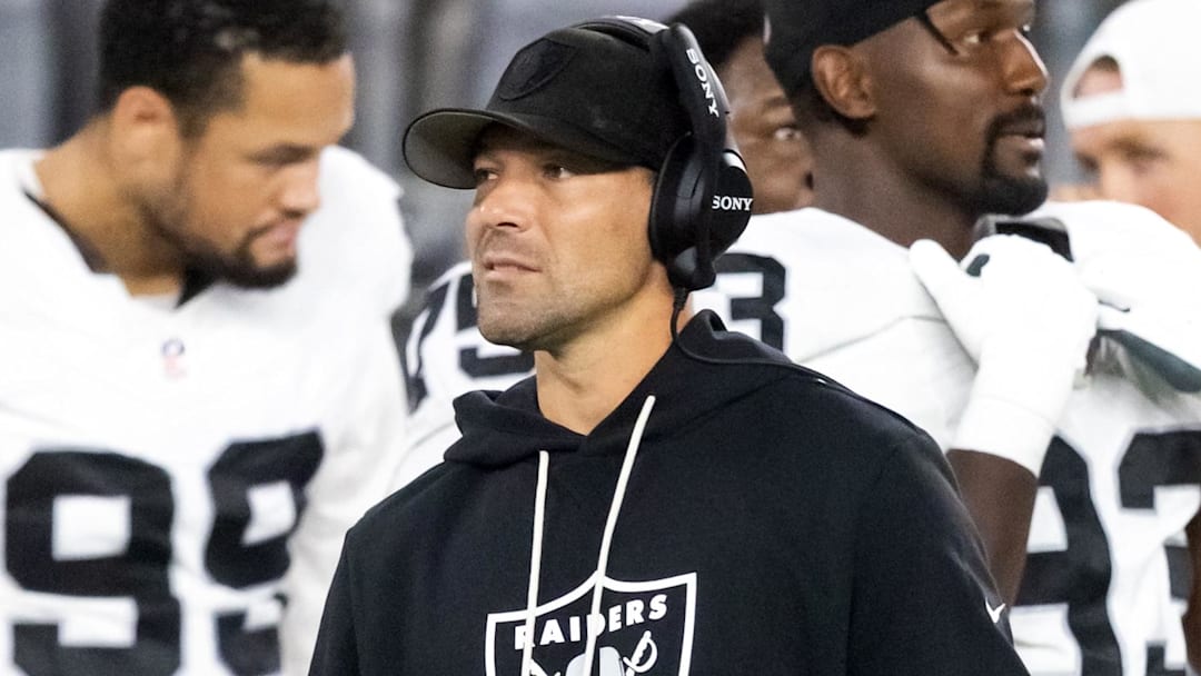 Aug 23, 2025; Glendale, Arizona, USA; Las Vegas Raiders defensive line coach Rob Leonard against the Arizona Cardinals during a preseason NFL game at State Farm Stadium. Mandatory Credit: Mark J. Rebilas-Imagn Images