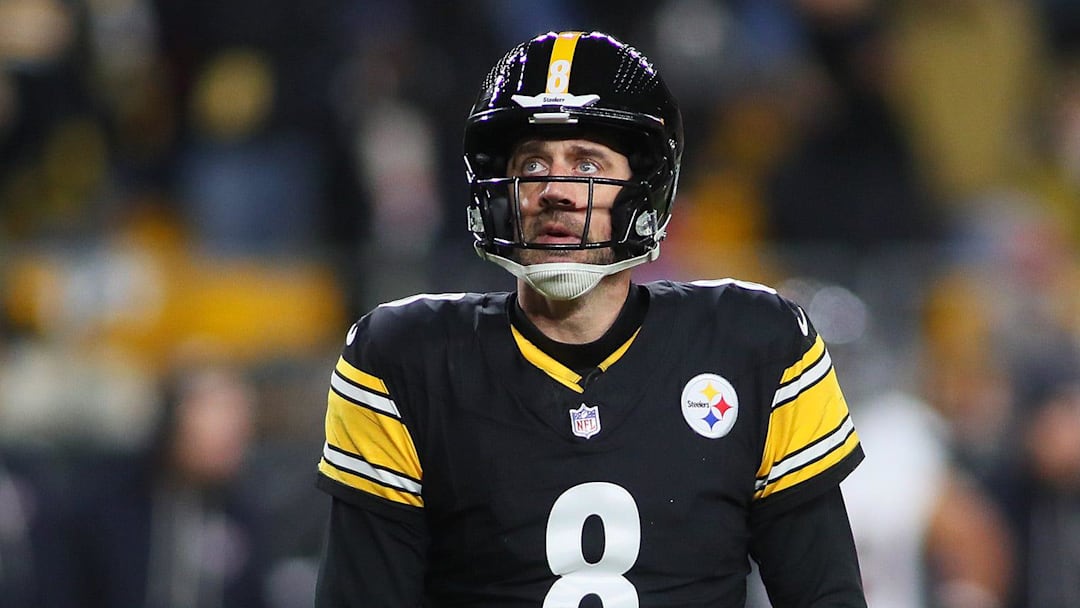 Pittsburgh Steelers quarterback Aaron Rodgers