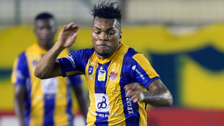 Atleta assinou, inicialmente, um contrato de três meses Atleta assinou, inicialmente, um contrato de três meses