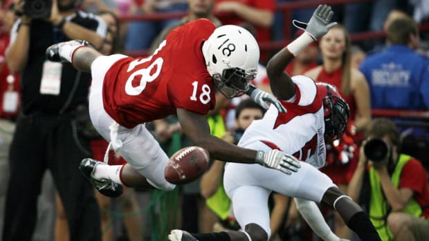 Nebraska Cornhuskers receiver Menelik Holt (18) cannot get to the pass against the Louisiana Lafayette Ragin Cajuns defender.