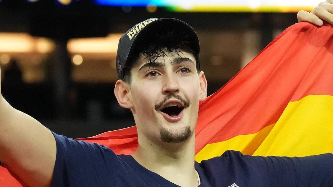 Indianapolis, IN, USA; Michigan Wolverines center Aday Mara (15) celebrates after cutting down a piece of the net after defeating the Connecticut Huskies in the national championship of the Final Four of the men's 2026 NCAA Tournament at Lucas Oil Stadium, Apr 6, 2026.
