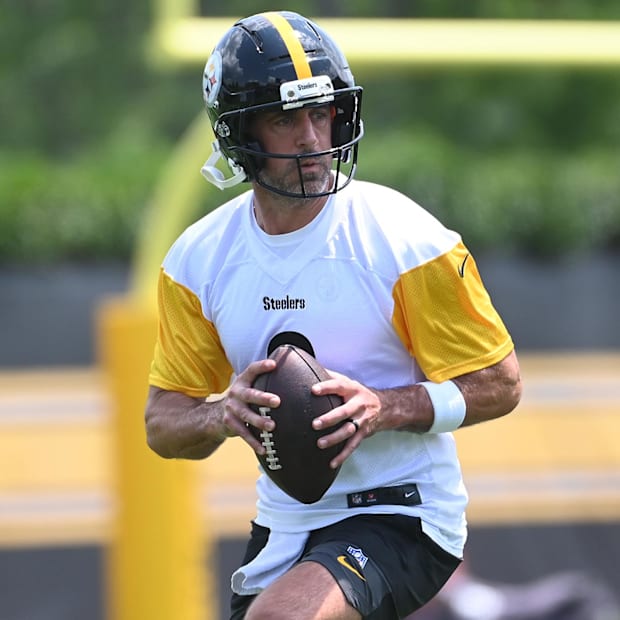Pittsburgh Steelers quarterback Aaron Rodgers