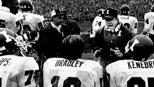 Indiana coach Bill Mallory talks with his team during the 1984 finale at Purdue's Ross-Ade Stadium.