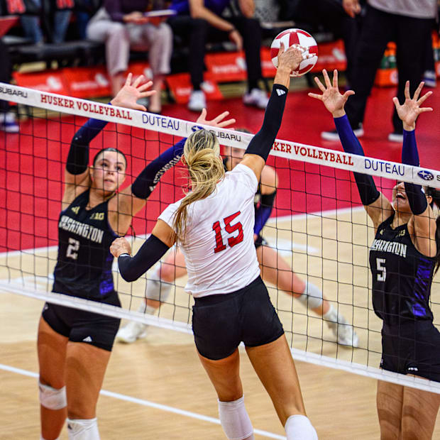 Andi Jackson (15) hit .562 with 10 kills. 