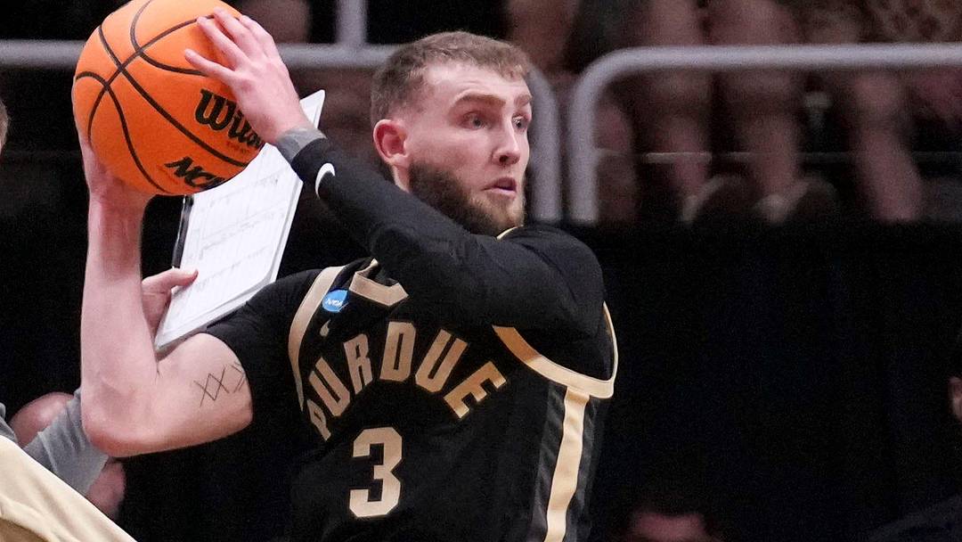 Purdue Boilermakers guard Braden Smith (3) passes the ball before it goes out of bounds during a NCAA Tournament game against the Arizona Wildcats on Saturday, March 28, 2026 at SAP Center in San Jose, Calif. Purdue fell to Arizona 79-64. Purdue Boilermakers guard Braden Smith (3) passes the ball before it goes out of bounds during a NCAA Tournament game against the Arizona Wildcats on Saturday, March 28, 2026 at SAP Center in San Jose, Calif. Purdue fell to Arizona 79-64.