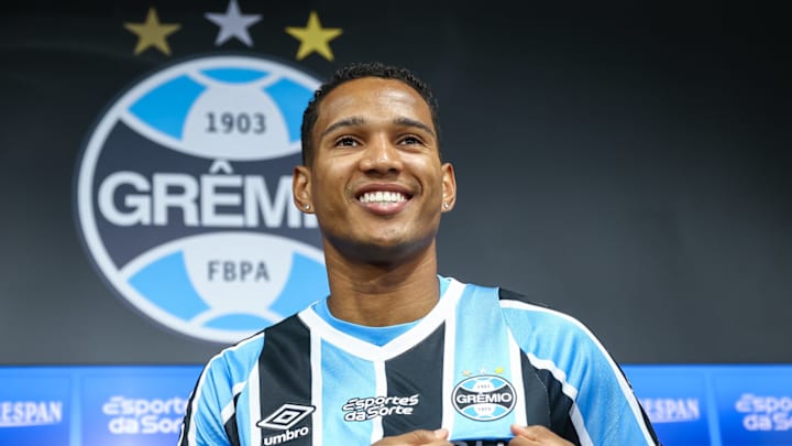 João Lucas, lateral-direito do Grêmio em 2025