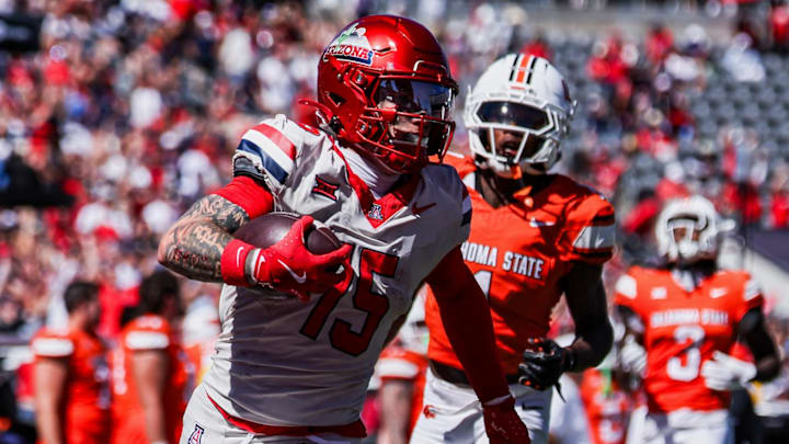 Oct 4, 2025; Tucson, Arizona, USA; Arizona Wildcats wide receiver Luke Wysong (15) scores a touchdown against the Oklahoma State Cowboys during the second quarter at Arizona Stadium. Mandatory Credit: Aryanna Frank-Imagn Images Oct 4, 2025; Tucson, Arizona, USA; Arizona Wildcats wide receiver Luke Wysong (15) scores a touchdown against the Oklahoma State Cowboys during the second quarter at Arizona Stadium. Mandatory Credit: Aryanna Frank-Imagn Images