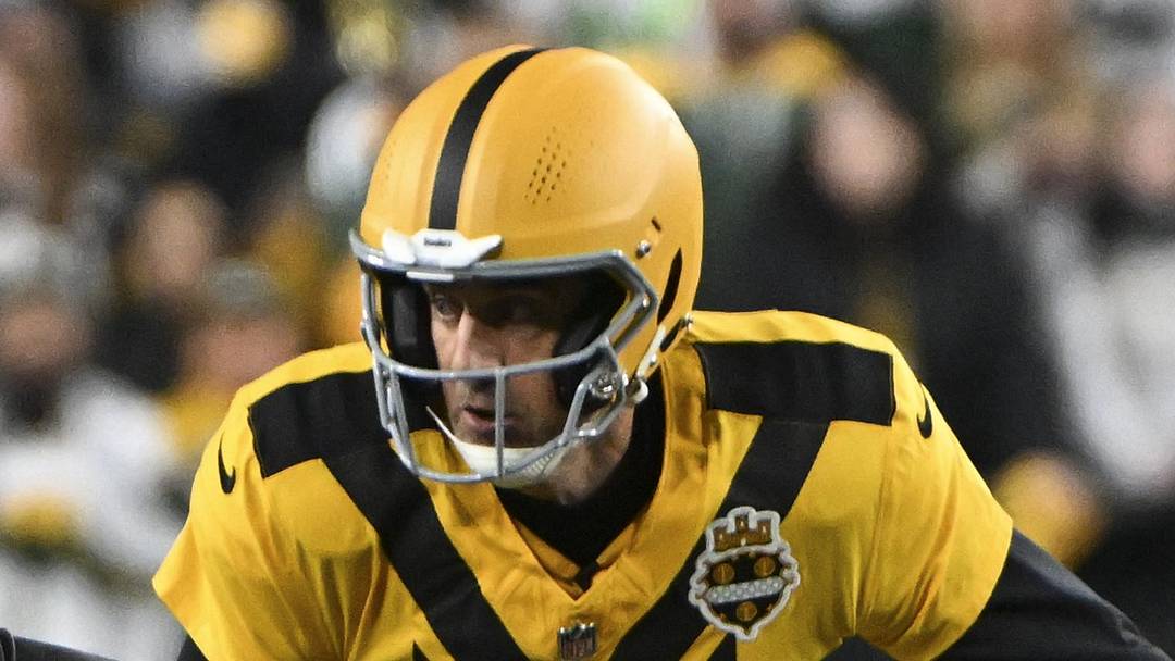 Pittsburgh Steelers quarterback Aaron Rodgers