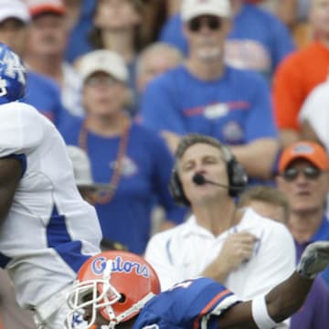 Former Kentucky Wildcats wide receiver Scott Mitchell turned back the clock on a Los Angeles hillside.