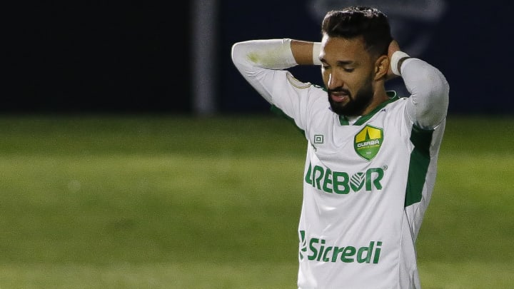 Clayson estava emprestado pelo Bahia até o fim deste ano Clayson estava emprestado pelo Bahia até o fim deste ano