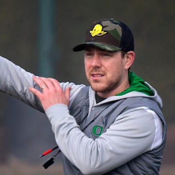 Oregon offensive coordinator and quarterbacks coach Will Stein leads a drill on the first practice of spring for Oregon football as the Ducks prepare for the 2023 season