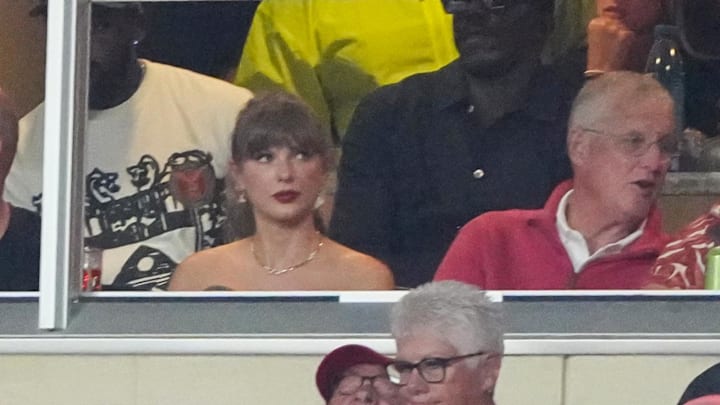Swift cheered on the Chiefs to a 26-13 victory over the Saints Monday night.