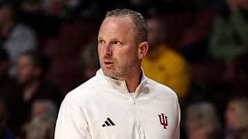 Indiana Hoosiers coach Darian DeVries against the Minnesota Golden Gophers at Williams Arena. 