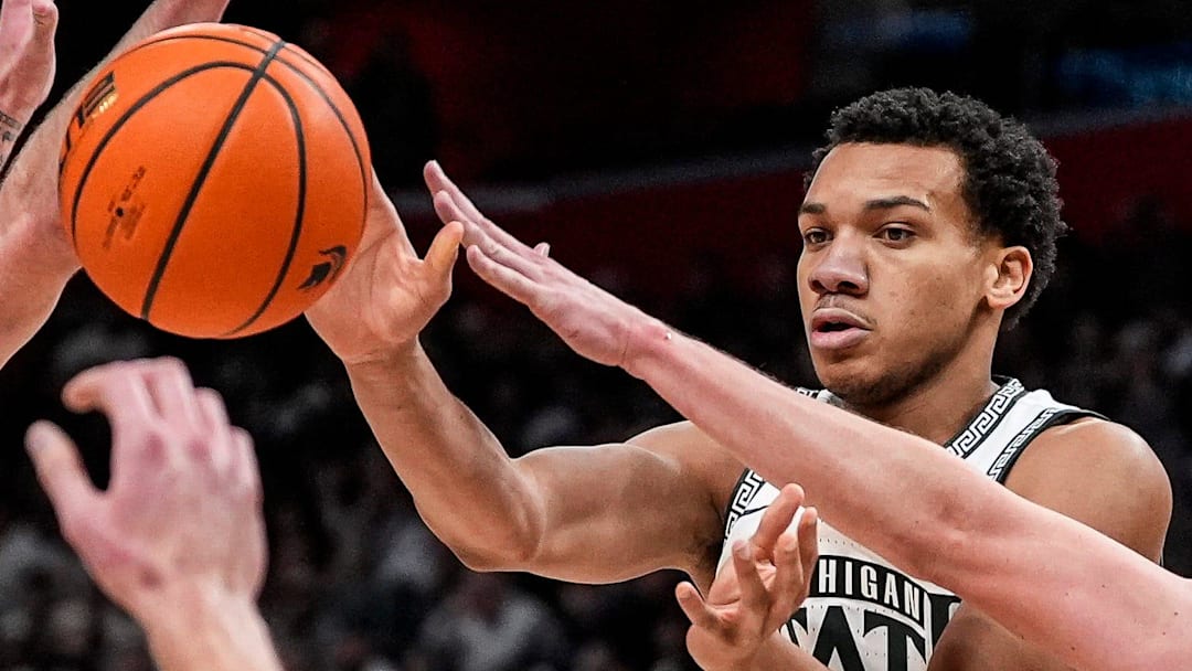Michigan State guard Divine Ugochukwu (99) makes a pas against Oakland guard Brody Robinson (55) during the second half at Little Caesars Arena in Detroit on Saturday, Dec. 20, 2025.