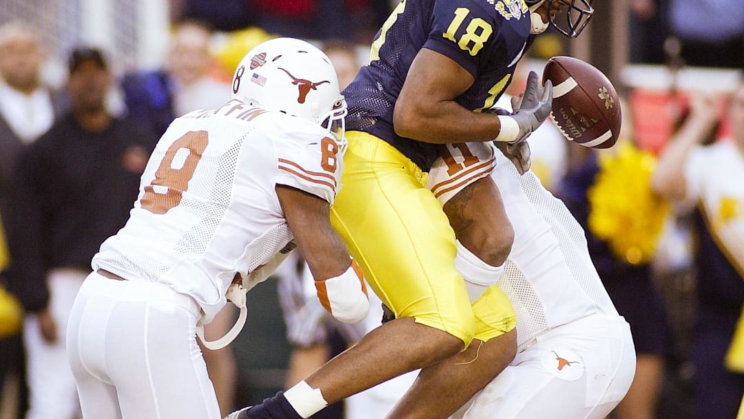 Texas Longhorns linebacker Derrick Johnson (11) 