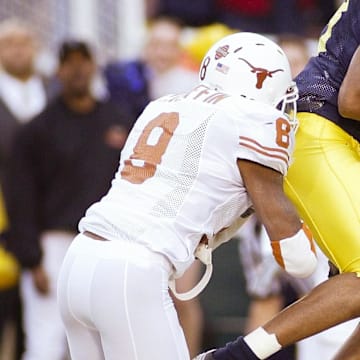 Texas Longhorns linebacker Derrick Johnson (11) 