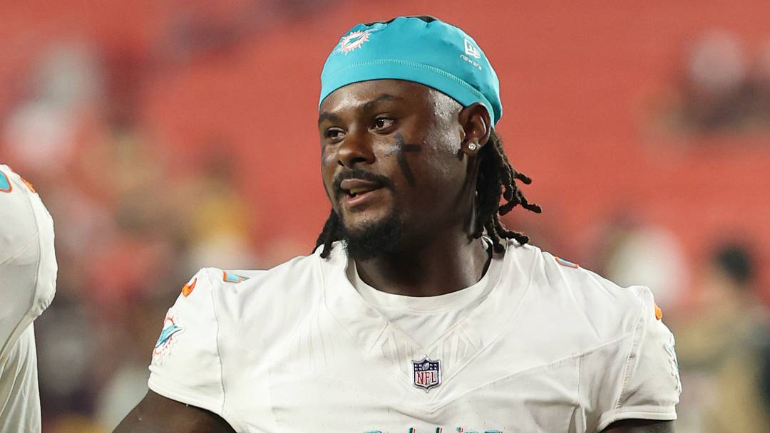 Miami Dolphins quarterback Malik Willis (2) jogs off the field after the game against the Washington Commanders at Northwest Stadium. 