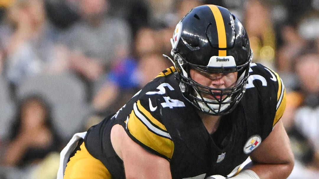 Aug 17, 2024; Pittsburgh, Pennsylvania, USA; Pittsburgh Steelers center Zach Frazier (54) lines up against the Buffalo Bills during the first quarter at Acrisure Stadium. Mandatory Credit: Barry Reeger-Imagn Images Aug 17, 2024; Pittsburgh, Pennsylvania, USA; Pittsburgh Steelers center Zach Frazier (54) lines up against the Buffalo Bills during the first quarter at Acrisure Stadium. Mandatory Credit: Barry Reeger-Imagn Images