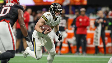 Nov 26, 2023; Atlanta, Georgia, USA; New Orleans Saints quarterback Taysom Hill (7) runs the ball against the Atlanta Falcons in the second half at Mercedes-Benz Stadium. Mandatory Credit: Brett Davis-USA TODAY Sports