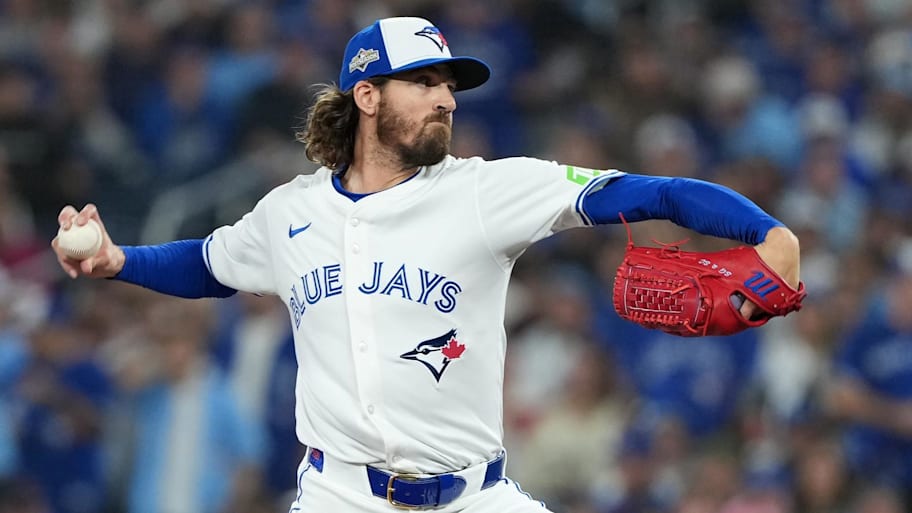 Toronto Blue Jays pitcher Kevin Gausman (34) throws in the seventh inning against the Seattle Mariners.
