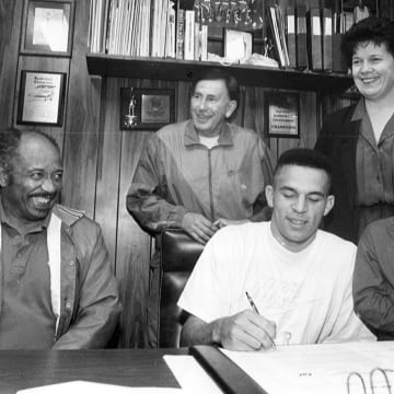 Jason Kidd, surrounded by his parents, sister and coach Frank LaPorte, signs with Cal