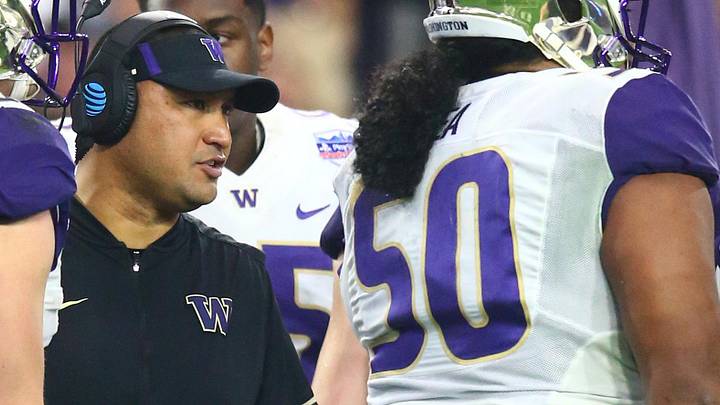 Washington Huskies defensive line coach Ikaika Malloe (center)