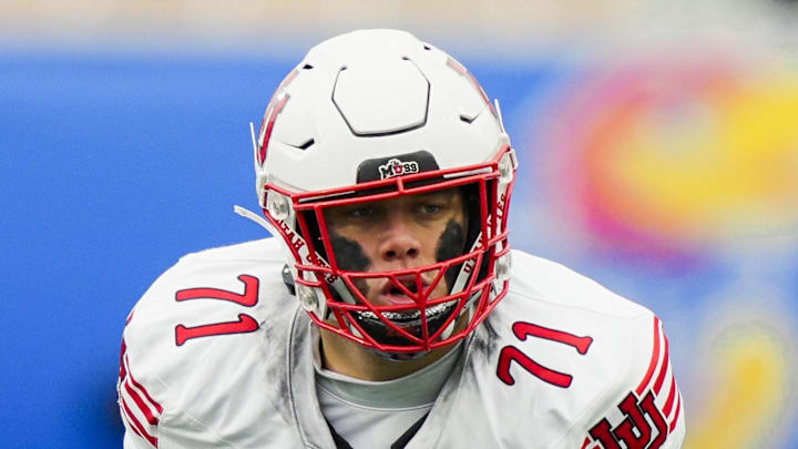 Utah offensive lineman Caleb Lomu