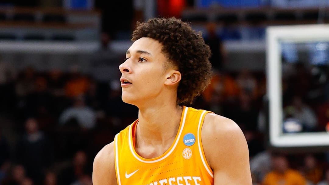 Mar 27, 2026; Chicago, IL, USA; Tennessee Volunteers forward Nate Ament (10) shoots in the second half against the Iowa State Cyclones  during a Sweet Sixteen game of the Midwest Regional of the men's 2026 NCAA Tournament at United Center. Mandatory Credit: Kamil Krzaczynski-Imagn Images