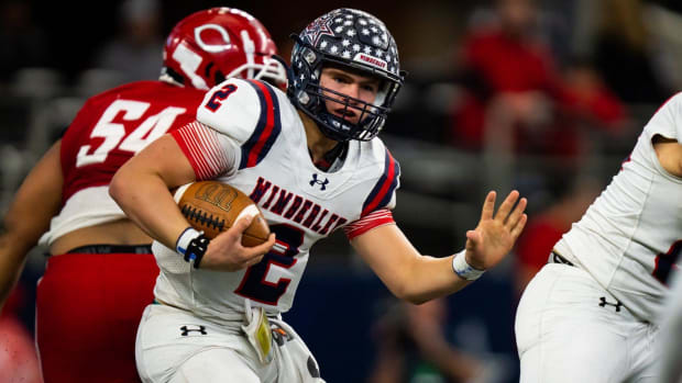 Wimberley QB Cody Stoever carries the ball in the second half of the Texans 4A Division II Texas UIL state title.