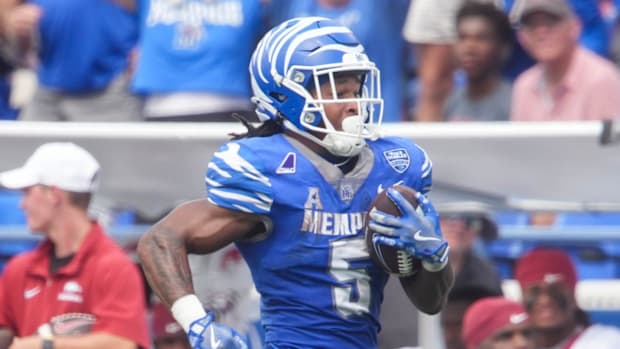 Memphis running back Sutton Smith runs for game winning touchdown against Arkansa