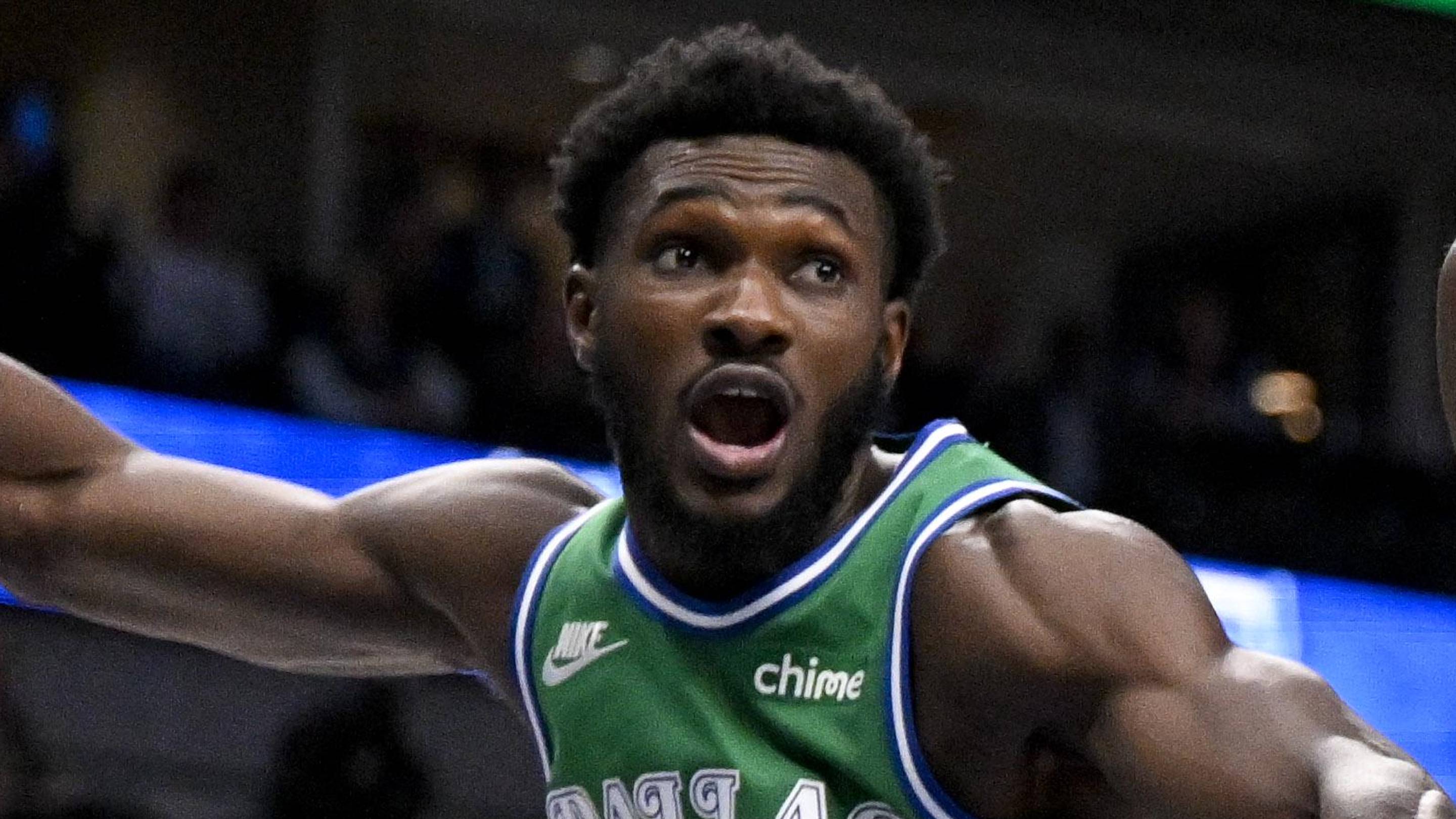 Mavericks are playing a dangerous game with rising fan-favorite rookie's future