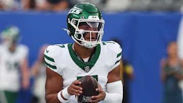 NY Jets quarterback Justin Fields
