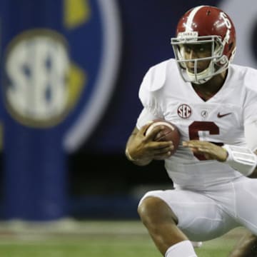 Quarterback, Blake Sims, avoiding Missouri defenders