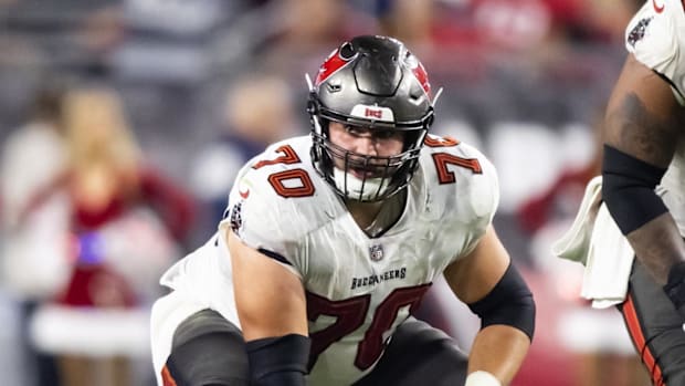 Tampa Bay Buccaneers offensive tackle Robert Hainsey (70) against the Arizona Cardinals at State Farm Stadium 