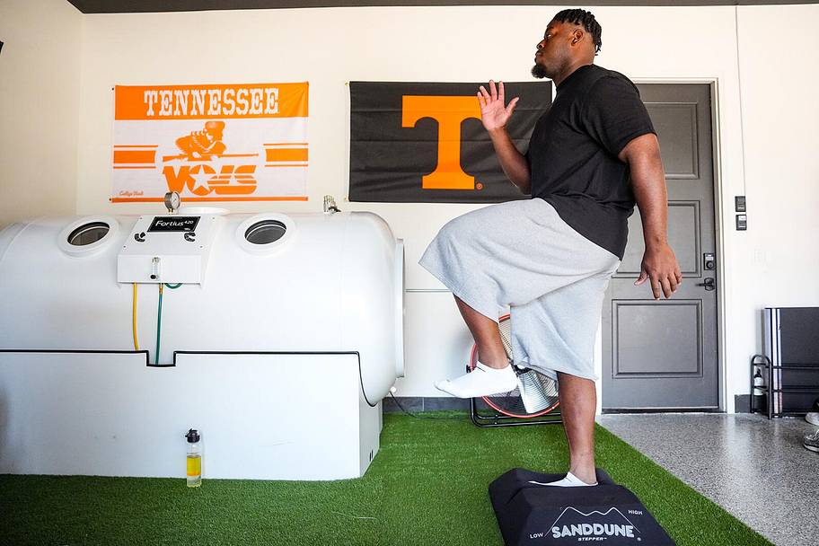 Kansas City Chiefs guard Trey Smith