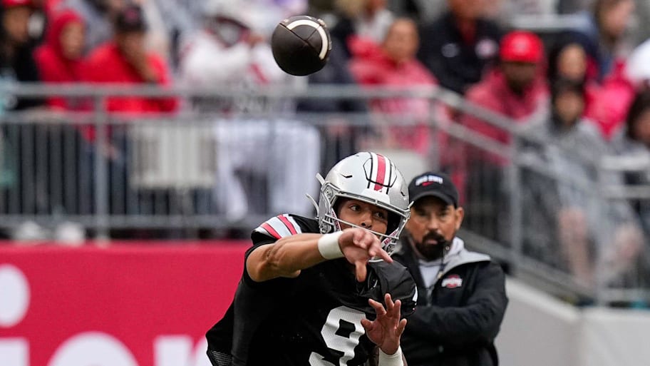 Tavien St. Clair passes during Ohio State’s spring game.