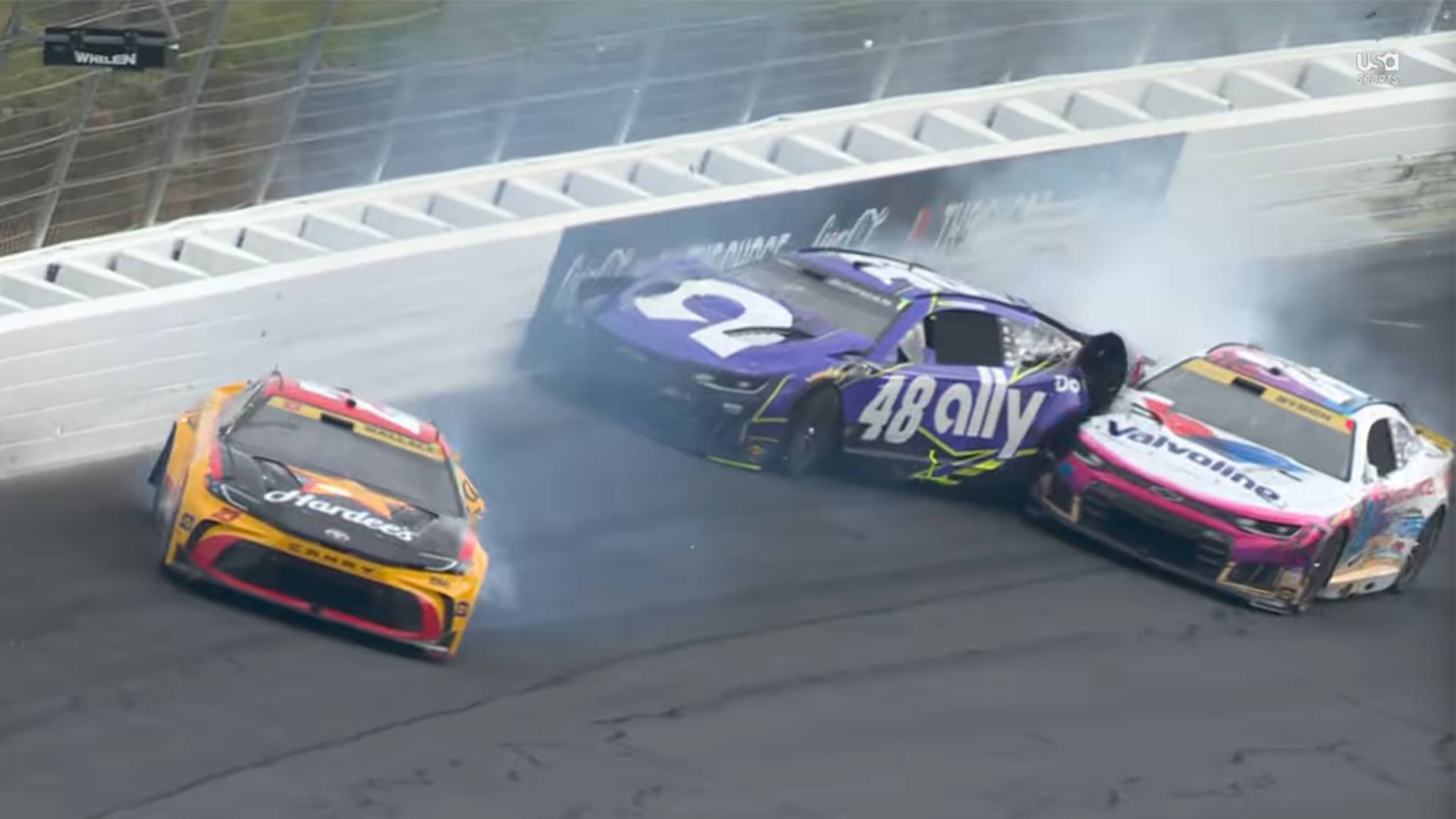 Chase Contenders Wallace, Byron Involved In Hard Crash With Bowman