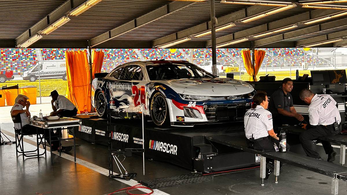 Byron, No. 24 Hendrick Team Penalized (Unapproved Splitter Adjustment)